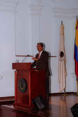 A un psigloaso del medio 