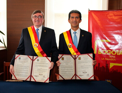 Dr. Jorge Gómez Cusnir, Presidente Sociedad de Cirugía de Bogotá y el Dr. Sergio Augusto Parra Duarte, Rector de la FUCS